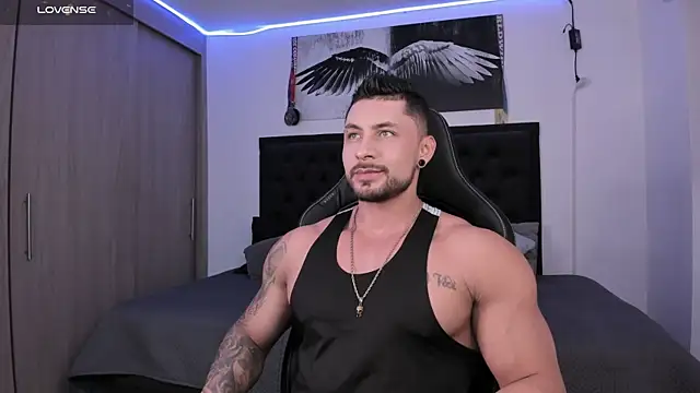 Snapshot of santi_aesthetic chatting on 10.04.25 santi aesthetic online show from 10.04.25