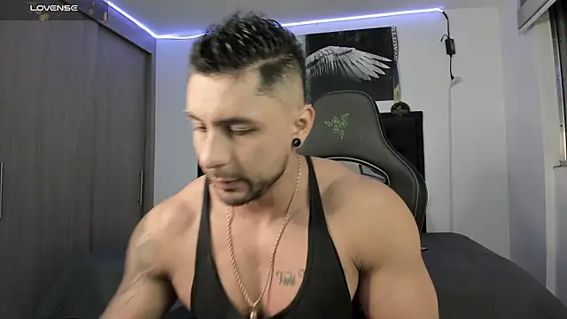 Snapshot of santi_aesthetic chatting on 10.26.25 santi aesthetic online show from 10.26.25