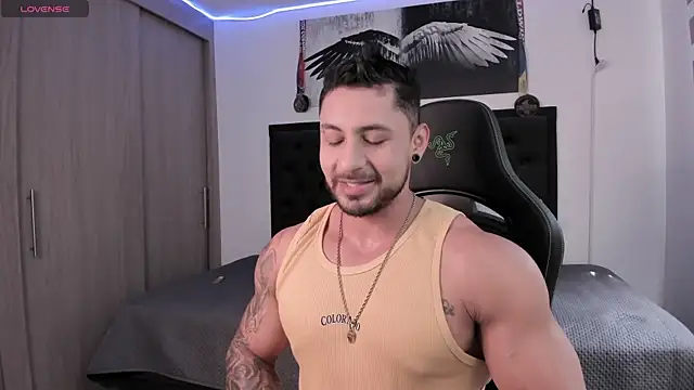 Snapshot of santi_aesthetic chatting on 11.06.25 santi aesthetic online show from 11.06.25