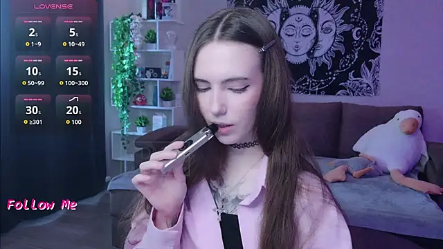 naugghtynikki online show from 11.10.25