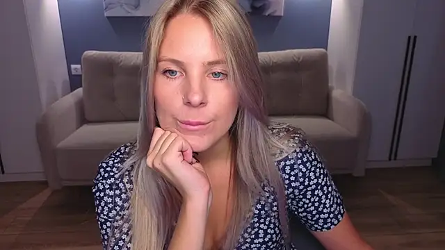 Snapshot of MelanieBennett chatting on 10.14.25 MelanieBennett online show from 10.14.25