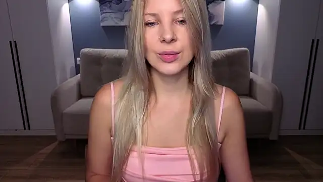 Snapshot of MelanieBennett chatting on 11.12.25 MelanieBennett online show from 11.12.25