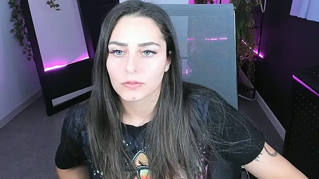 ValeriiMills online show from 10.21.25