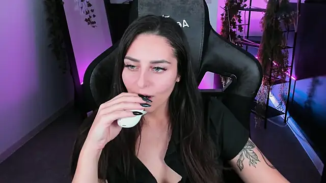 ValeriiMills online show from 10.25.25