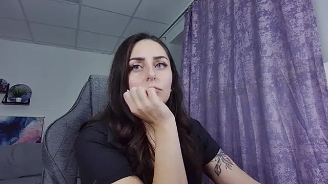 ValeriiMills online show from 11.24.25