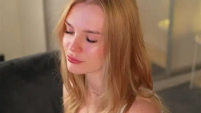 Snapshot of Cyberheart_ chatting on 11.05.25 Cyberheart online show from 11.05.25