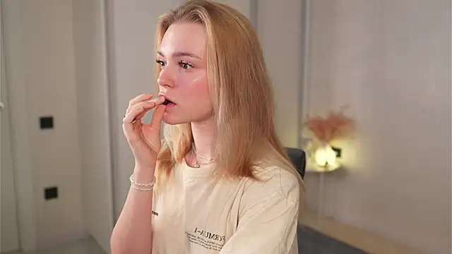 Snapshot of Cyberheart_ chatting on 11.09.25 Cyberheart online show from 11.09.25