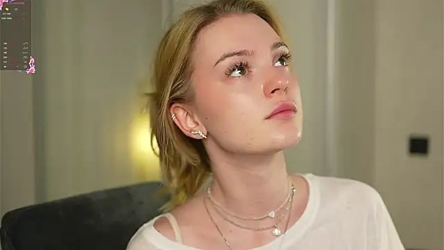 Snapshot of Cyberheart_ chatting on 11.14.25 Cyberheart online show from 11.14.25