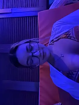 Snapshot of Pretty_roxxyy chatting on 02.04.26 Pretty roxxyy online show from 02.04.26