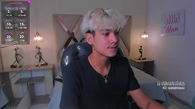 OliverTwinky online show from 11.13.25