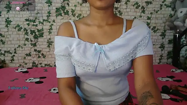 Snapshot of Trishna_love chatting on 10.17.25 Trishna love online show from 10.17.25