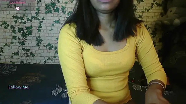 Snapshot of Trishna_love chatting on 11.17.25 Trishna love online show from 11.17.25