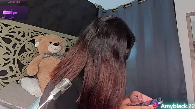 Snapshot of Amyblack__ chatting on 11.10.25 Amyblack online show from 11.10.25