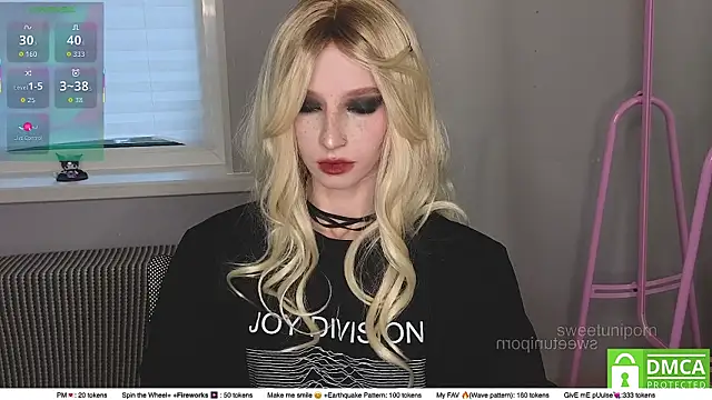 Snapshot of sweetuniporn chatting on 10.24.25 sweetuniporn online show from 10.24.25