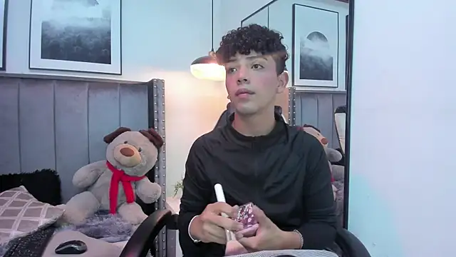 Niick Twink online show from 09.21.25