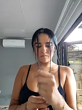 Snapshot of Rosa_Warreen_ chatting on 10.05.25 Rosa Warreen online show from 10.05.25