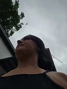 Snapshot of Rosa_Warreen_ chatting on 10.16.25 Rosa Warreen online show from 10.16.25