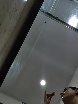 Snapshot of Rosa_Warreen_ chatting on 10.25.25 Rosa Warreen online show from 10.25.25