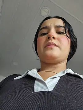 Snapshot of Rosa_Warreen_ chatting on 10.26.25 Rosa Warreen online show from 10.26.25