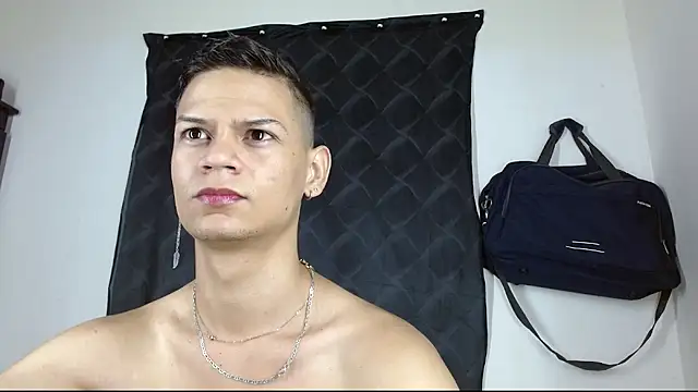 Snapshot of axce1_boy24 chatting on 10.28.25 axce1 boy24 online show from 10.28.25