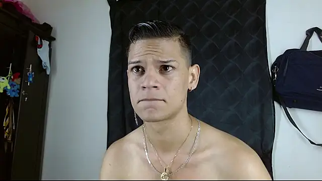 Snapshot of axce1_boy24 chatting on 11.07.25 axce1 boy24 online show from 11.07.25