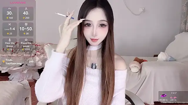 Snapshot of Tsuki-MM chatting on 10.29.25 Tsuki-MM online show from 10.29.25