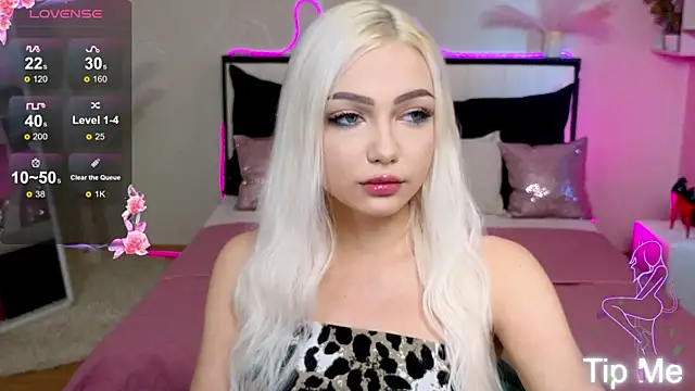 Snapshot of LinaLirian chatting on 09.24.25 LinaLirian online show from 09.24.25