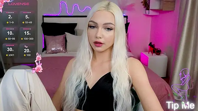 Snapshot of LinaLirian chatting on 09.26.25 LinaLirian online show from 09.26.25