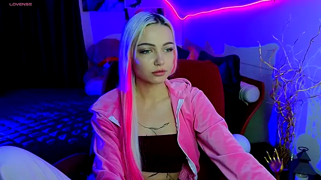 Snapshot of LinaLirian chatting on 11.09.25 LinaLirian online show from 11.09.25