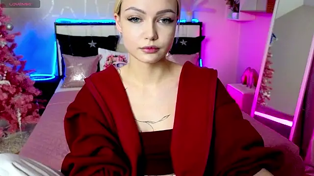 LinaLirian online show from 12.13.25