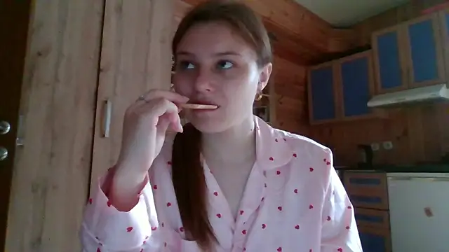 Snapshot of Little_shygirl chatting on 10.18.25 Little shygirl online show from 10.18.25