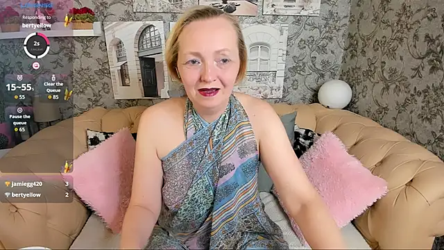 Snapshot of Karen_Villis chatting on 11.13.25 Karen Villis online show from 11.13.25