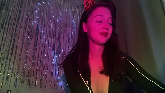 Snapshot of YourTemptation_ chatting on 12.21.25 YourTemptation online show from 12.21.25