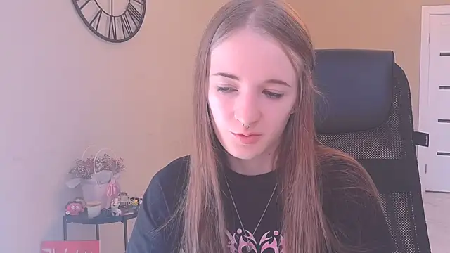 Snapshot of KateKayer chatting on 09.18.25 KateKayer online show from 09.18.25