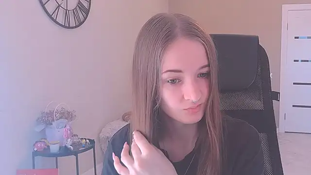 Snapshot of KateKayer chatting on 09.21.25 KateKayer online show from 09.21.25