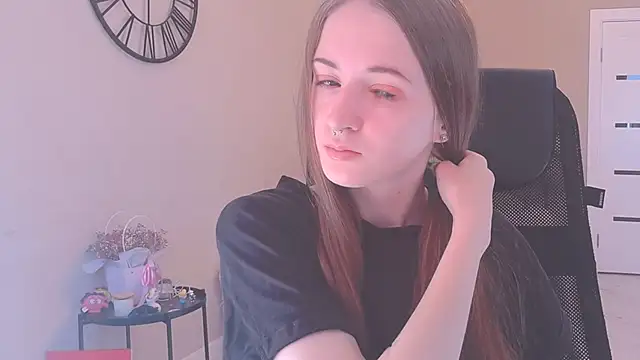 Snapshot of KateKayer chatting on 09.23.25 KateKayer online show from 09.23.25