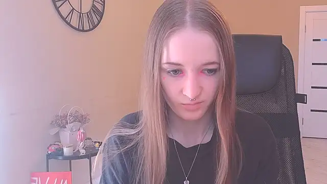 Snapshot of KateKayer chatting on 10.04.25 KateKayer online show from 10.04.25