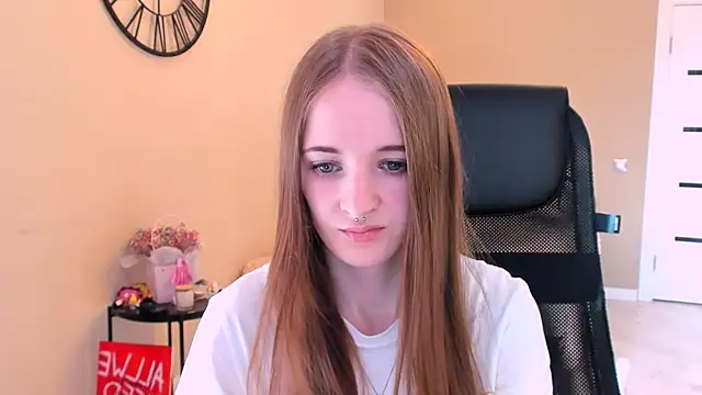 Snapshot of KateKayer chatting on 10.19.25 KateKayer online show from 10.19.25