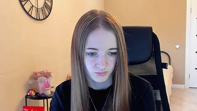 Snapshot of KateKayer chatting on 10.20.25 KateKayer online show from 10.20.25