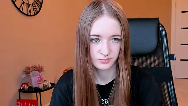 Snapshot of KateKayer chatting on 10.22.25 KateKayer online show from 10.22.25