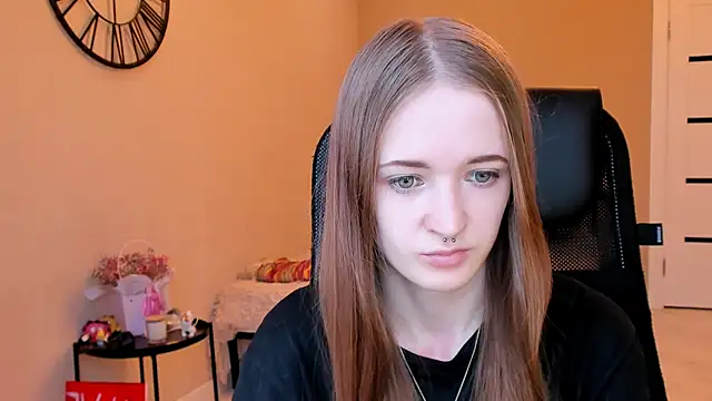 Snapshot of KateKayer chatting on 10.24.25 KateKayer online show from 10.24.25