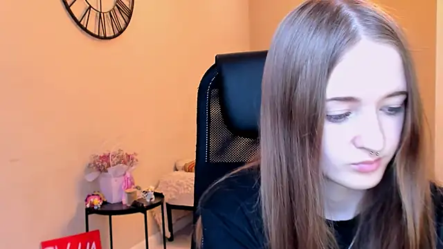 Snapshot of KateKayer chatting on 10.27.25 KateKayer online show from 10.27.25