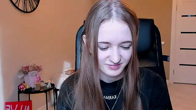 Snapshot of KateKayer chatting on 11.04.25 KateKayer online show from 11.04.25