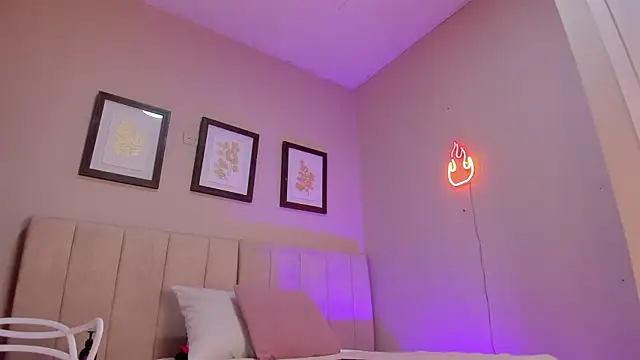 Snapshot of _lucia_18 chatting on 09.29.25 lucia 18 online show from 09.29.25