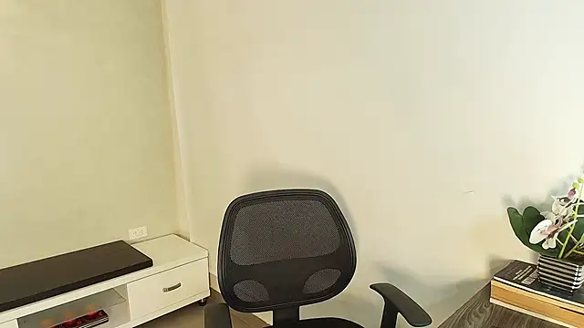  Victoria Collins online show from 10.11.25