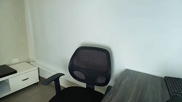  Victoria Collins online show from 11.04.25