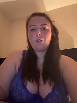 Snapshot of CutieCurvyGirlxo chatting on 04.29.26 CutieCurvyGirlxo online show from 04.29.26