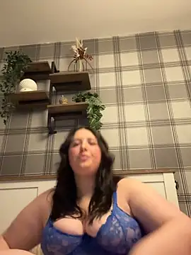 Snapshot of CutieCurvyGirlxo chatting on 05.16.26 CutieCurvyGirlxo online show from 05.16.26
