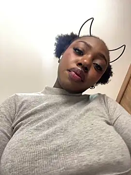 alissradiante1 online show from 10.08.25