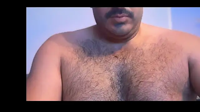 Snapshot of CloudyMuscleBeefy chatting on 09.10.25 CloudyMuscleBeefy online show from 09.10.25